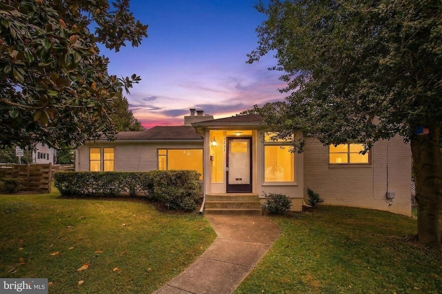 Photo - 5205 Saratoga Avenue Unit