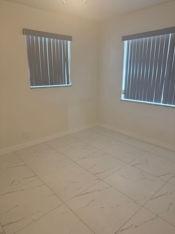 Foto del edificio - 722 NE 8th St