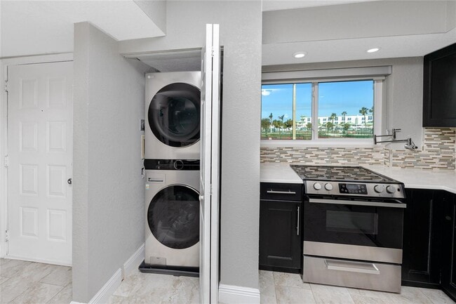 Building Photo - 363 Pinellas Bayway S