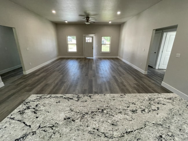 Building Photo - Beautiful 4 bedroom 2 Bath Home In Silo School District