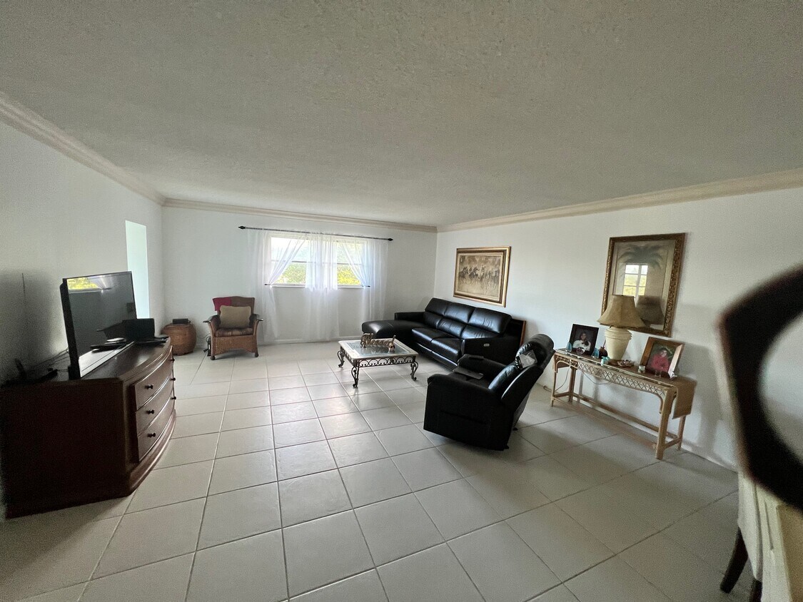 4750 NW 22nd Ct Unit 510, Lauderhill, FL 33313 Condo for Rent in