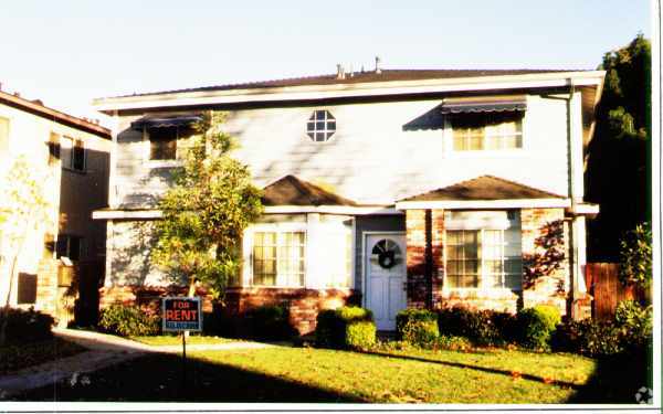 Primary Photo - 215 W Lemon Ave