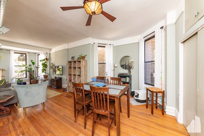 Foto del edificio - 3336 N Sheffield Ave