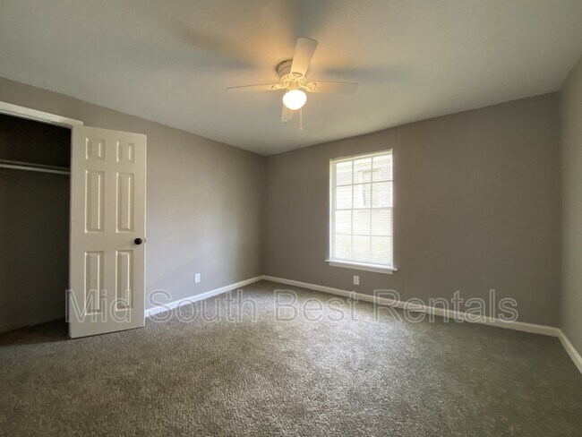 Foto del edificio - 3075 Parker Rd