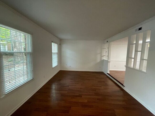 Foto del edificio - Coming Soon!!! Beautiful newly renovated townhome, Governors Square in Charlotte!
