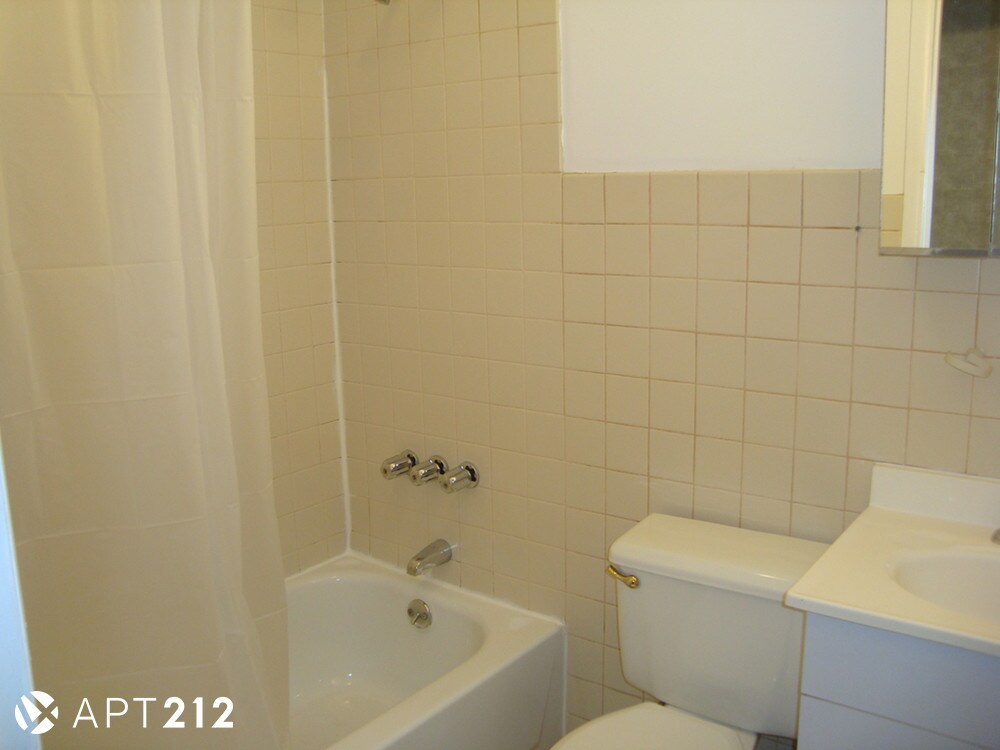 Building Photo - 351 E 60th St