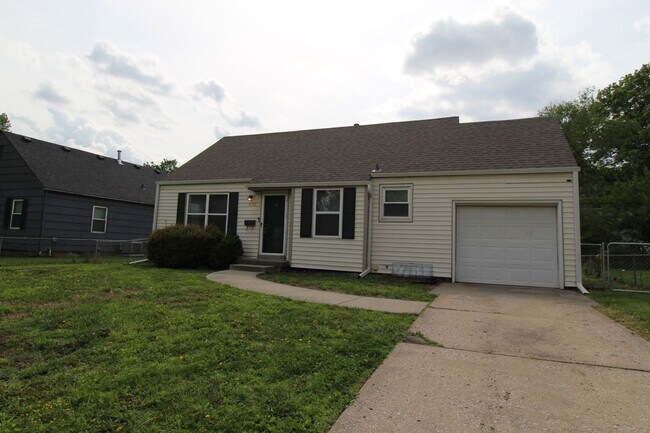 Foto del edificio - 2 Bedroom 1 Bath Home In Roeland Park