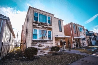 Building Photo - 5731 W Giddings St