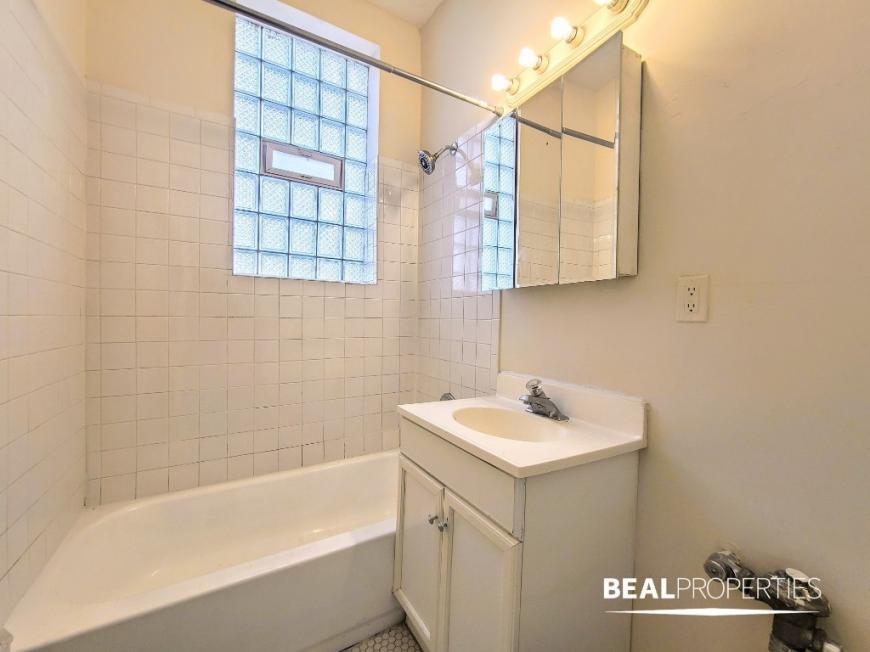 Building Photo - 0 bedroom in CHICAGO IL 60657
