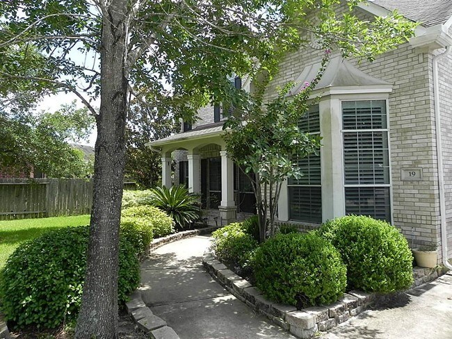 Building Photo - 19 Bridge Crest Ct