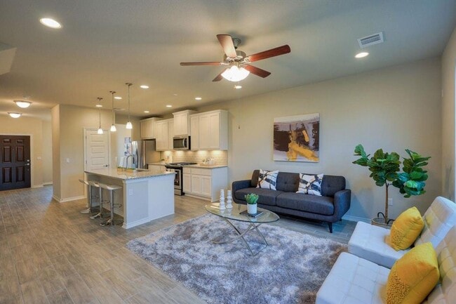 Foto del edificio - 4 br, 3.5 bath House - 14112 McCoy Loop Un...