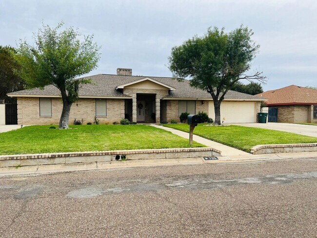 Building Photo - 705 Eaton Ln