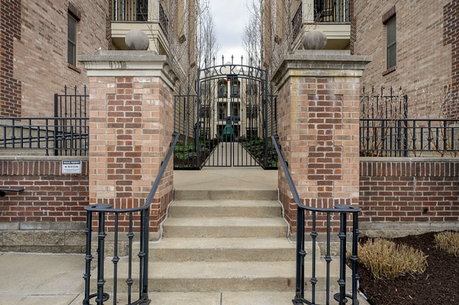 Foto del edificio - 450 E Ohio St