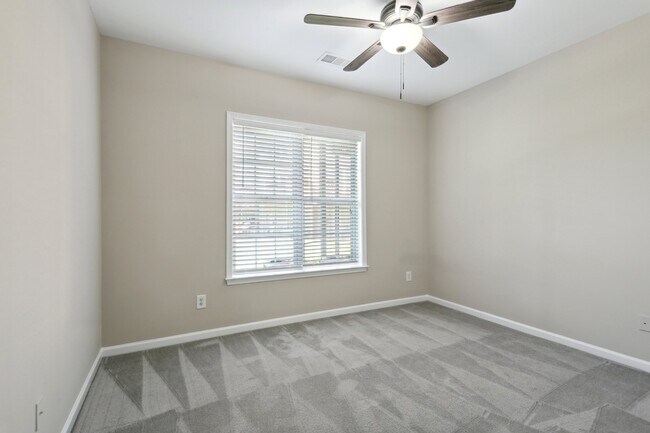 Building Photo - 4022 Edgecomb Dr