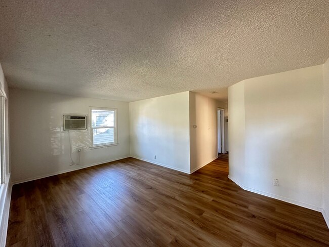 Building Photo - Charming Three Bedroom Near Westfield Park