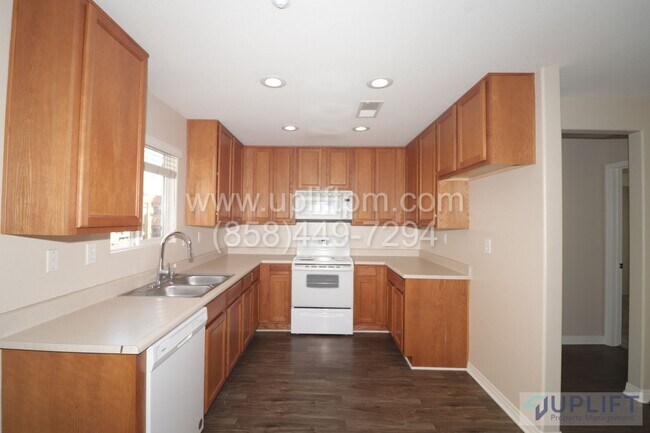 Foto del edificio - 2 bedroom 2 bath ground floor condo for re...