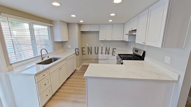Building Photo - 10062 Los Coyotes Ct