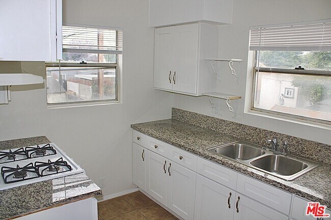 Foto del edificio - 417 E 99th St