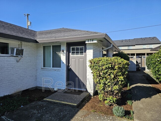 Foto del edificio - 614 NE Anderson St