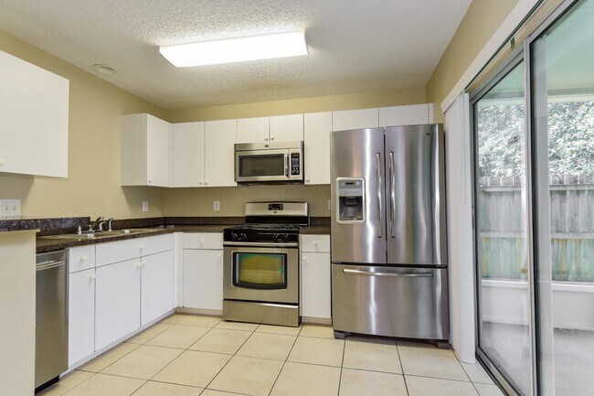 Building Photo - 727 Cape Cod Cir