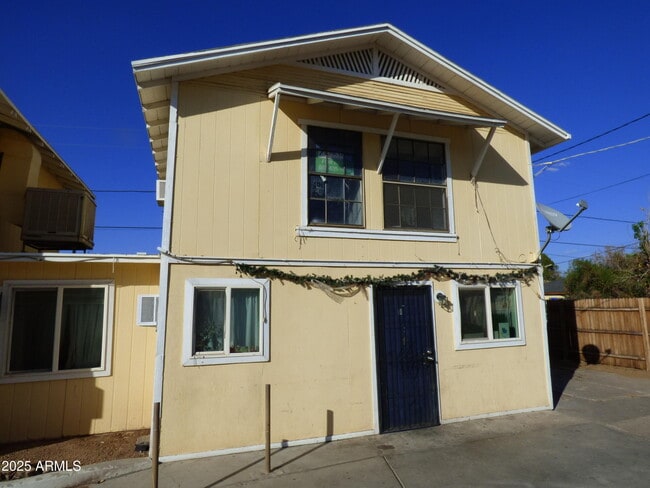 Building Photo - 1836 E Harvard St