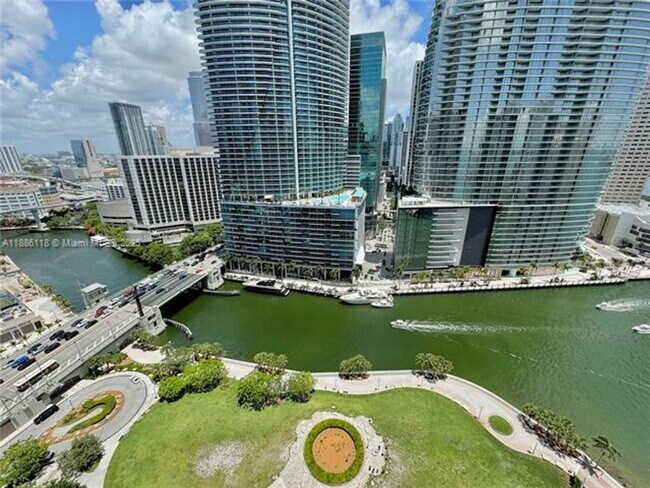 Foto del edificio - 475 Brickell Ave