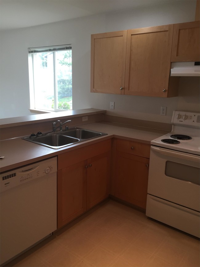 Foto del edificio - 1225 N Oak Harbor St