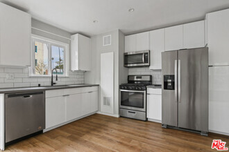 Building Photo - 208 S Harvard Blvd