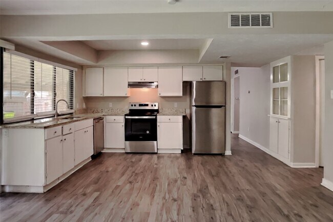 Foto del edificio - 2102 Turtle Creek Dr