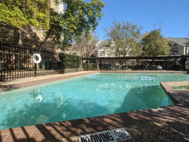 Foto del edificio - 7340 Skillman St