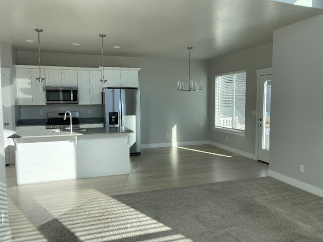 Building Photo - 293 W 590 N