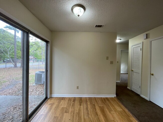 Building Photo - Home For Rent