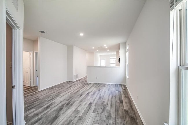 Building Photo - 44 Pacific Loon St