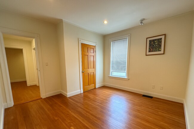Building Photo - 7 Alcott St