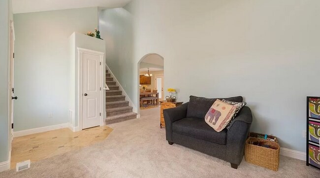entry room - 5969 Jaylee Ln