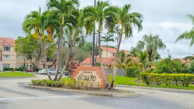 Foto del edificio - 3310 Pinewalk Dr N