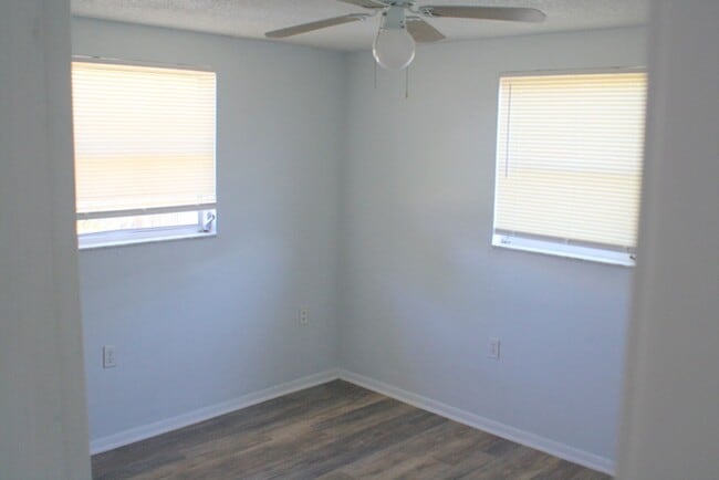 Building Photo - Cute 2 bedroom 1 bath