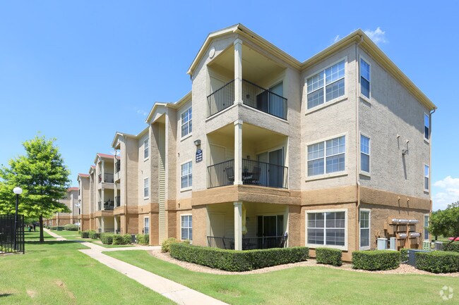 landmark at grayson park apartment homes apartments