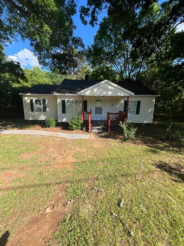 Primary Photo - 2927 Capitol Dr