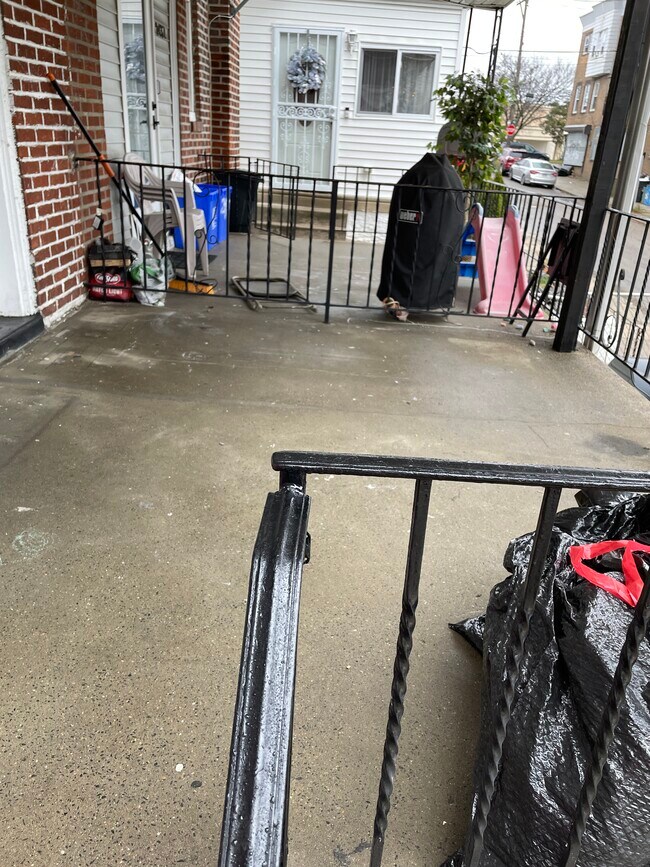 Building Photo - 2435 S Milan St