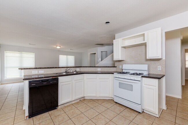 Building Photo - 7615 Greenwood Point Dr