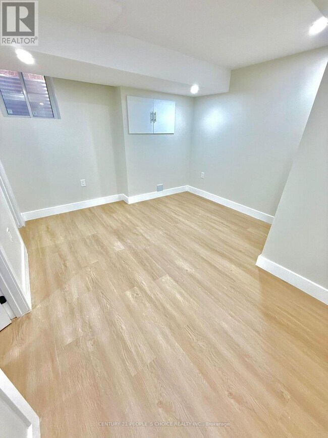 Photo du bâtiment - 851 Audley Rd S