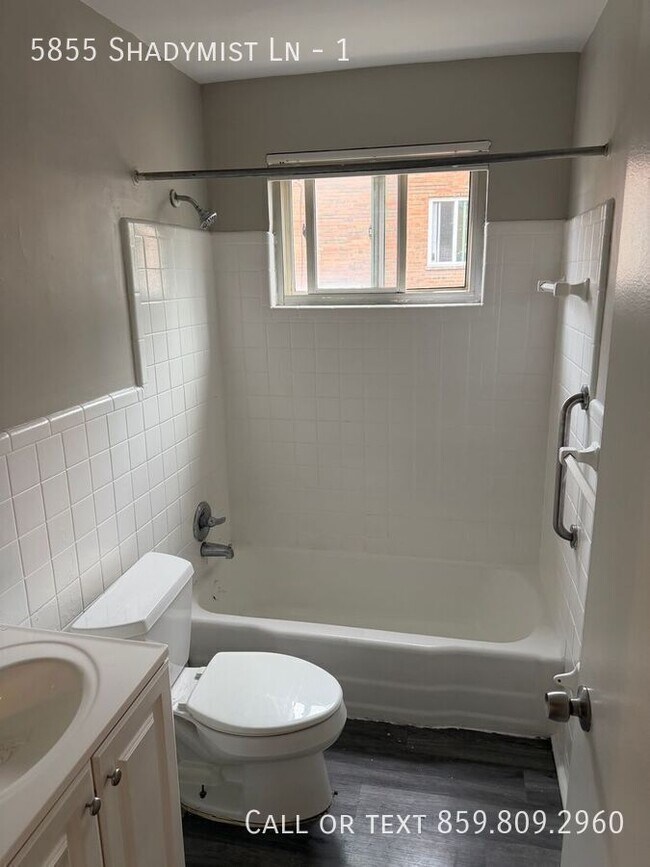 Foto del edificio - 5855 Shadymist Ln