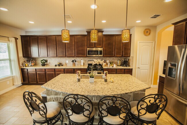 Foto del edificio - STUNNING 4 BEDROOM IN NEW BRAUNFELS FEATURING TONS OF UPGRADES!!!  EASY ACCESS TO RANDOLPH AFB, S...