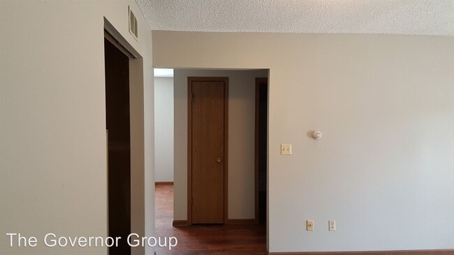Building Photo - 409 6th Ave