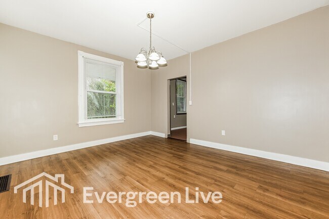 Building Photo - 446 N School St