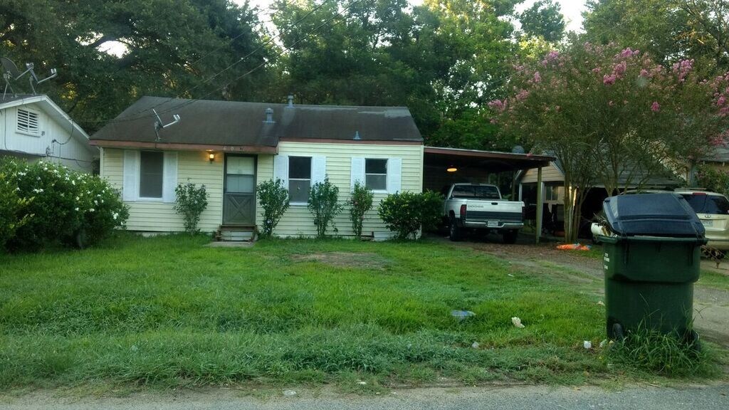 Primary Photo - 607 Lazarre Ave