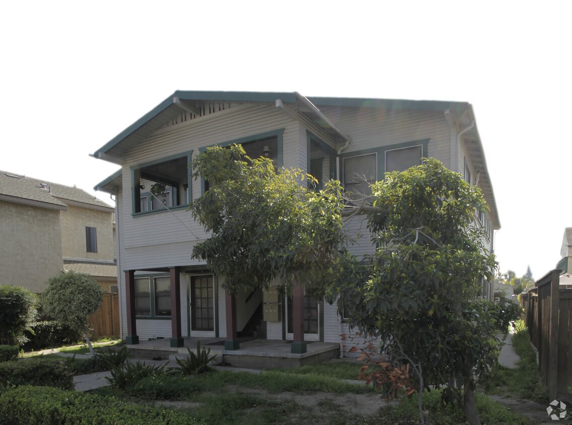 Foto del edificio - 320-324 E Wilshire Ave