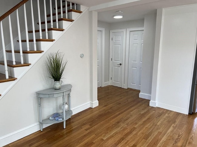 Building Photo - 9 App Ct