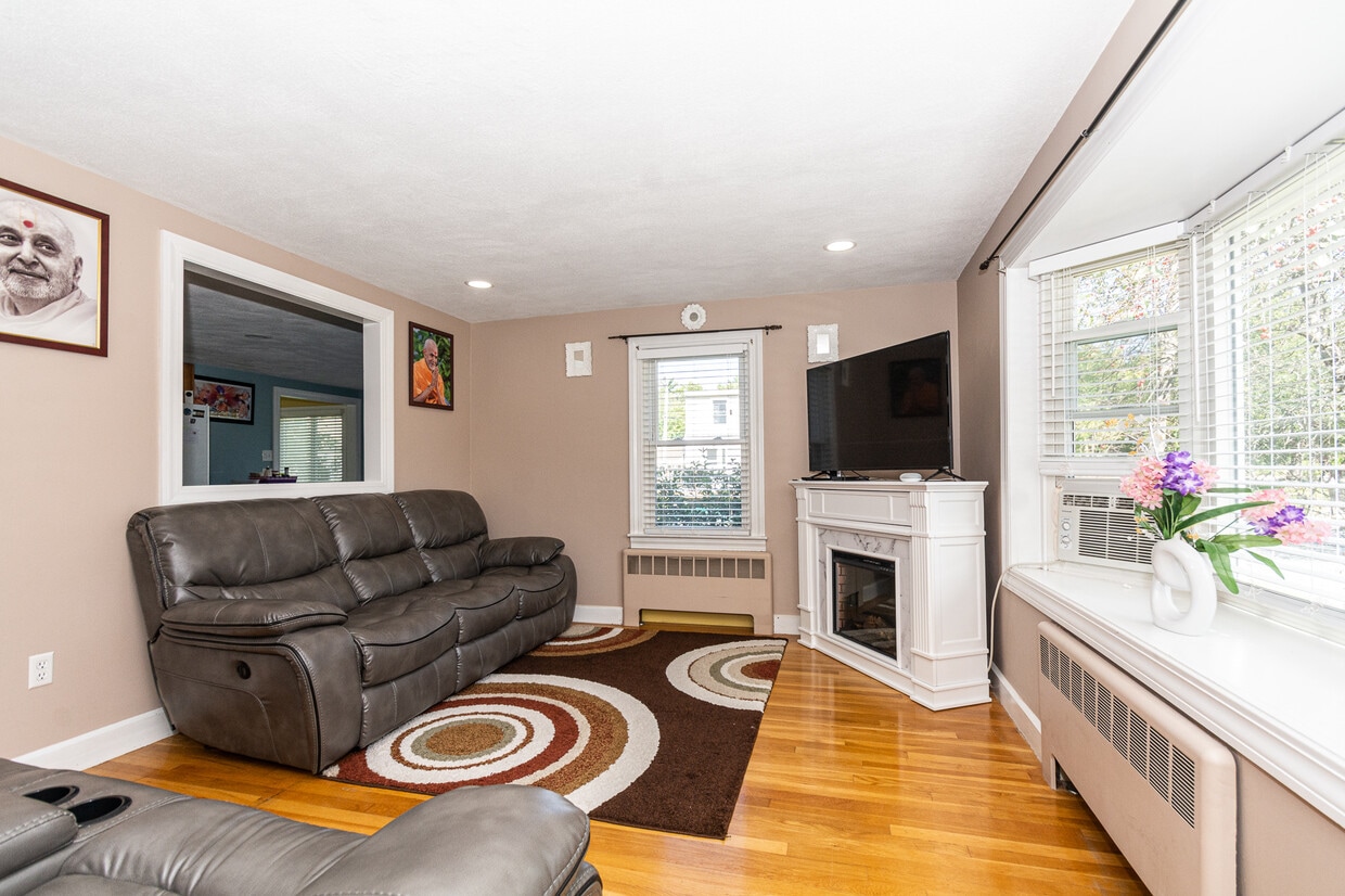 5 Leon St, N Chelmsford, MA 01863 House Rental in N Chelmsford, MA